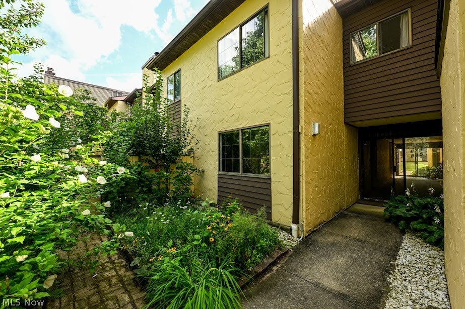 879 Hampton Ridge Drive — photo