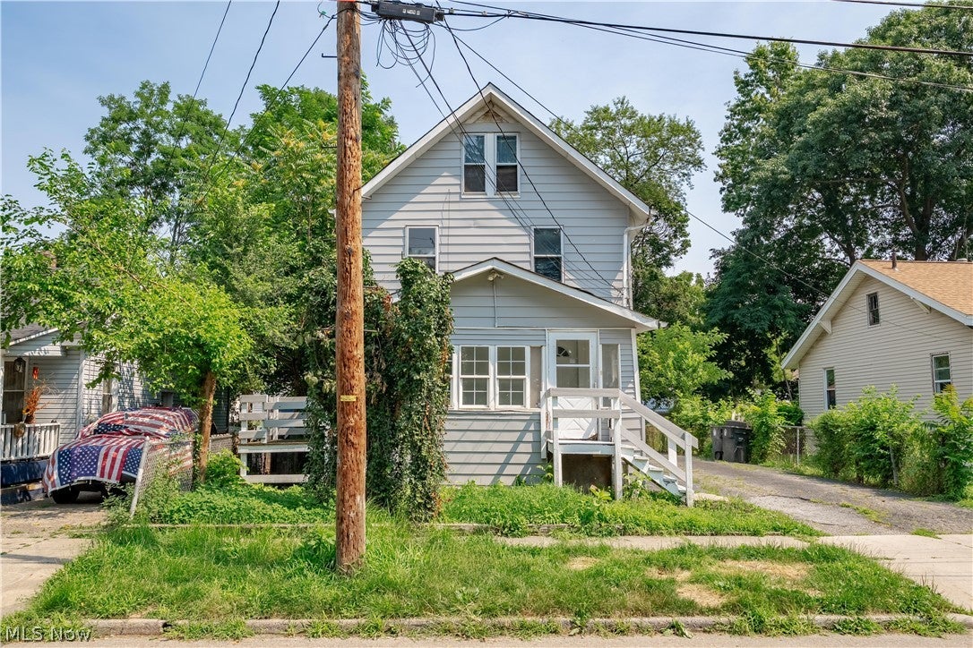 757 Baird Street — photo