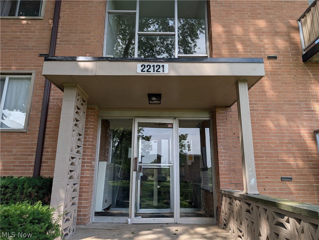 22121 River Oaks E12 — photo
