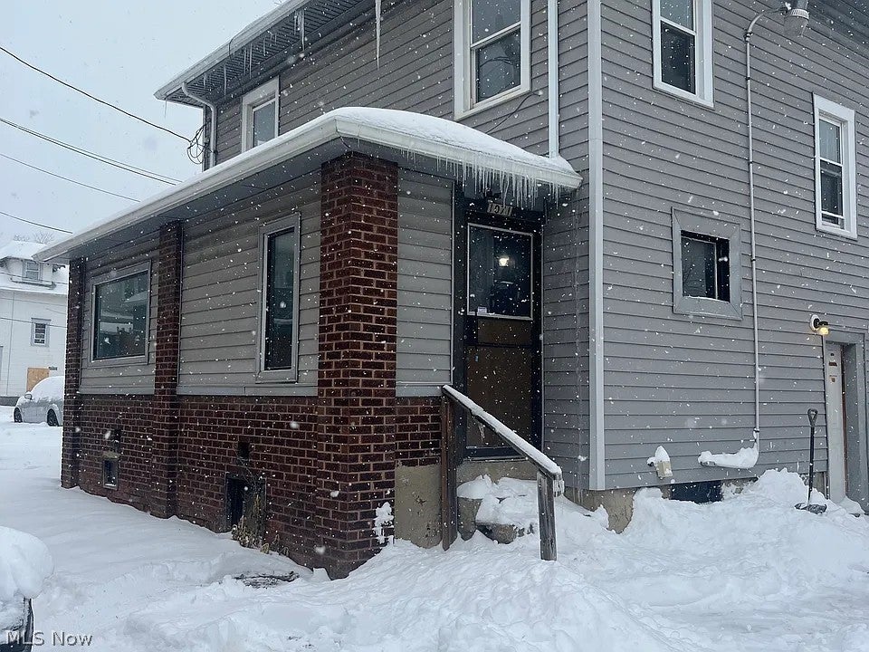 1071 Fairbanks Place — photo