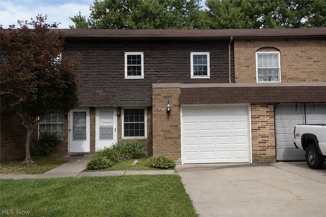 13956 Oakbrook Drive 3956 — photo
