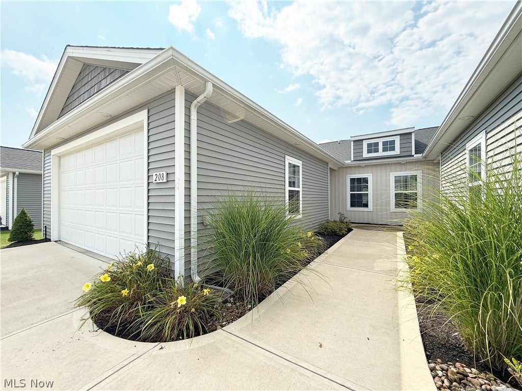208 Silver Spring Circle — photo
