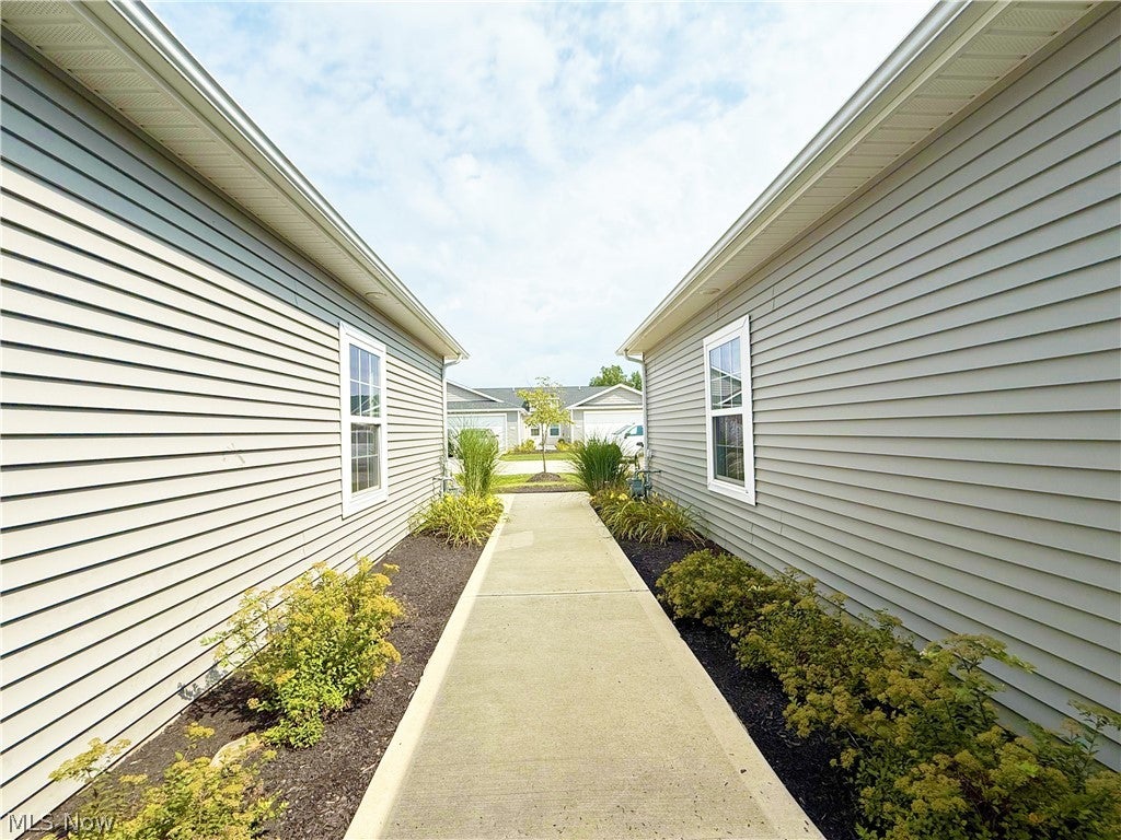 208 Silver Spring Circle, Elyria, OH 44035 — photo 3