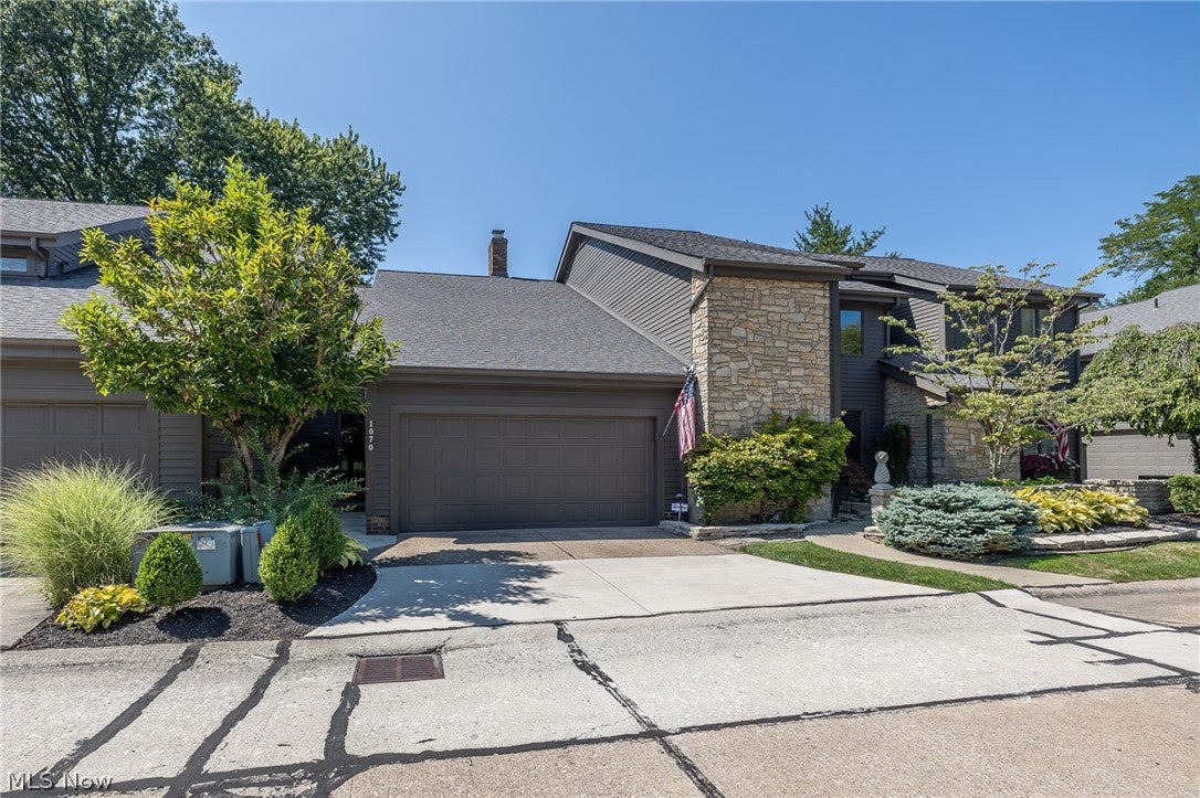 1070 Stonewood Court — photo