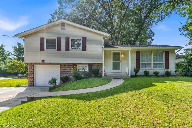 596 Eric Drive — photo