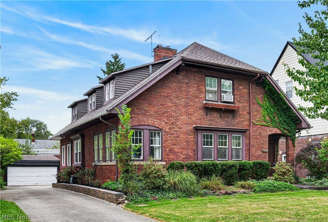 2596 Shaker Road — photo