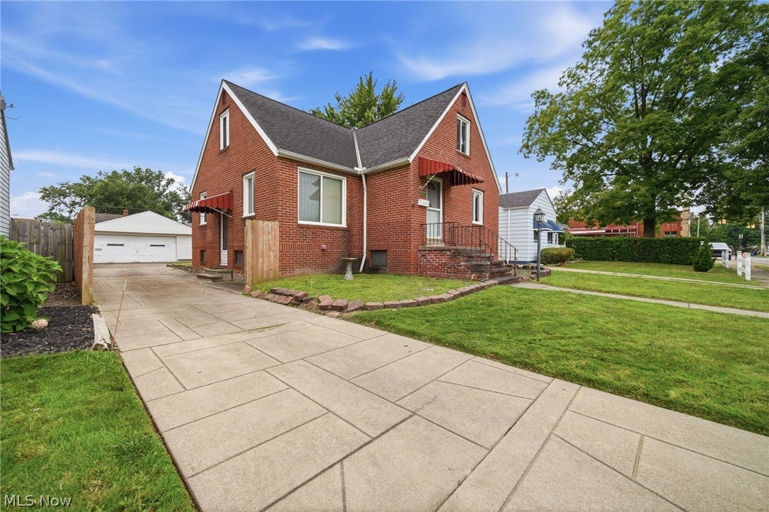 13917 Emery Avenue — photo