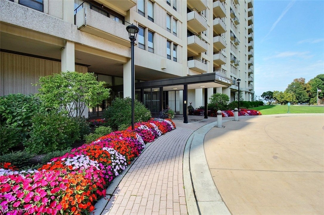 1 Bratenahl Place 1009 — photo
