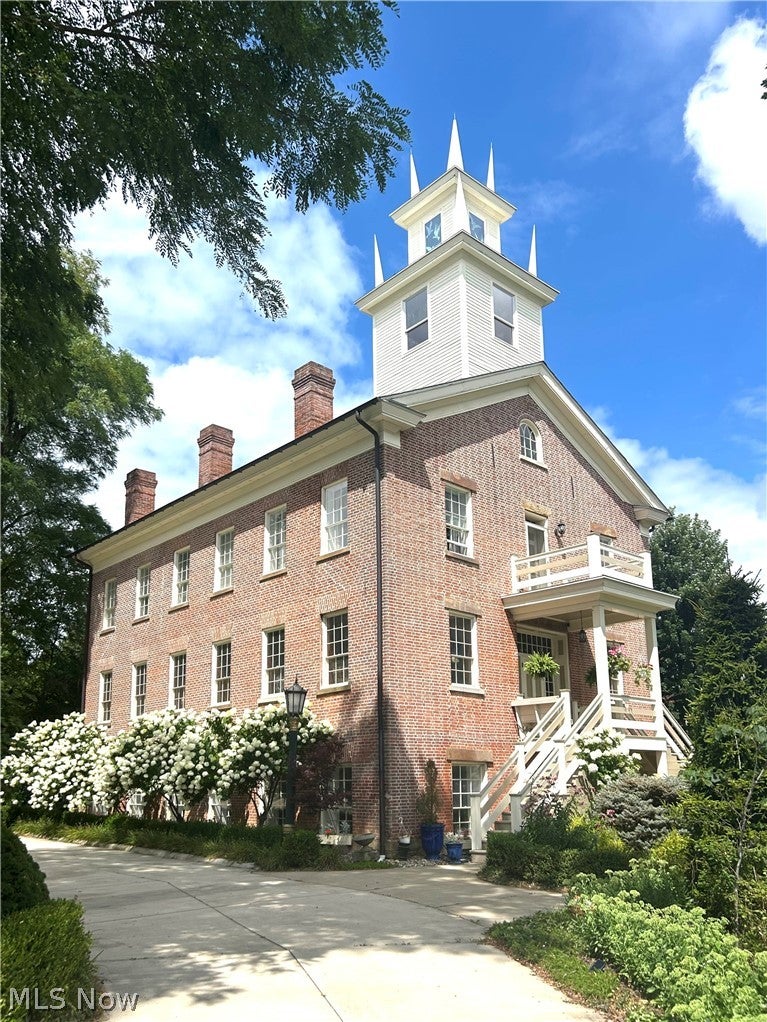 150 E Main Street — photo