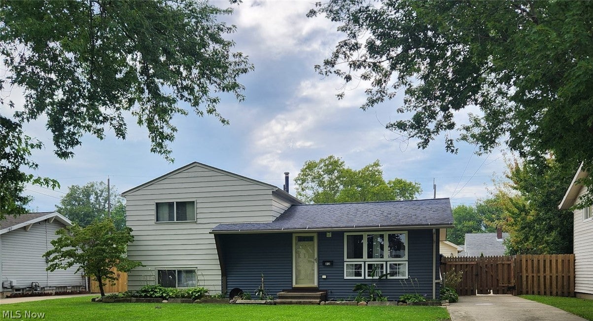 812 West Drive — photo