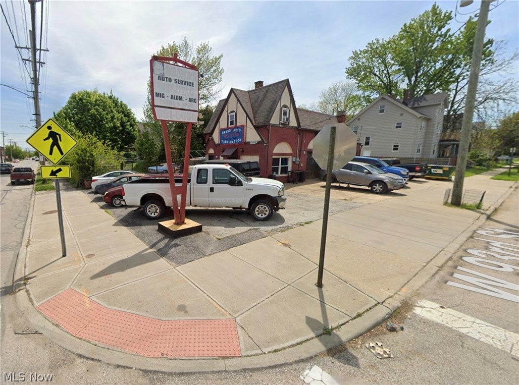 9215 Madison Avenue — photo