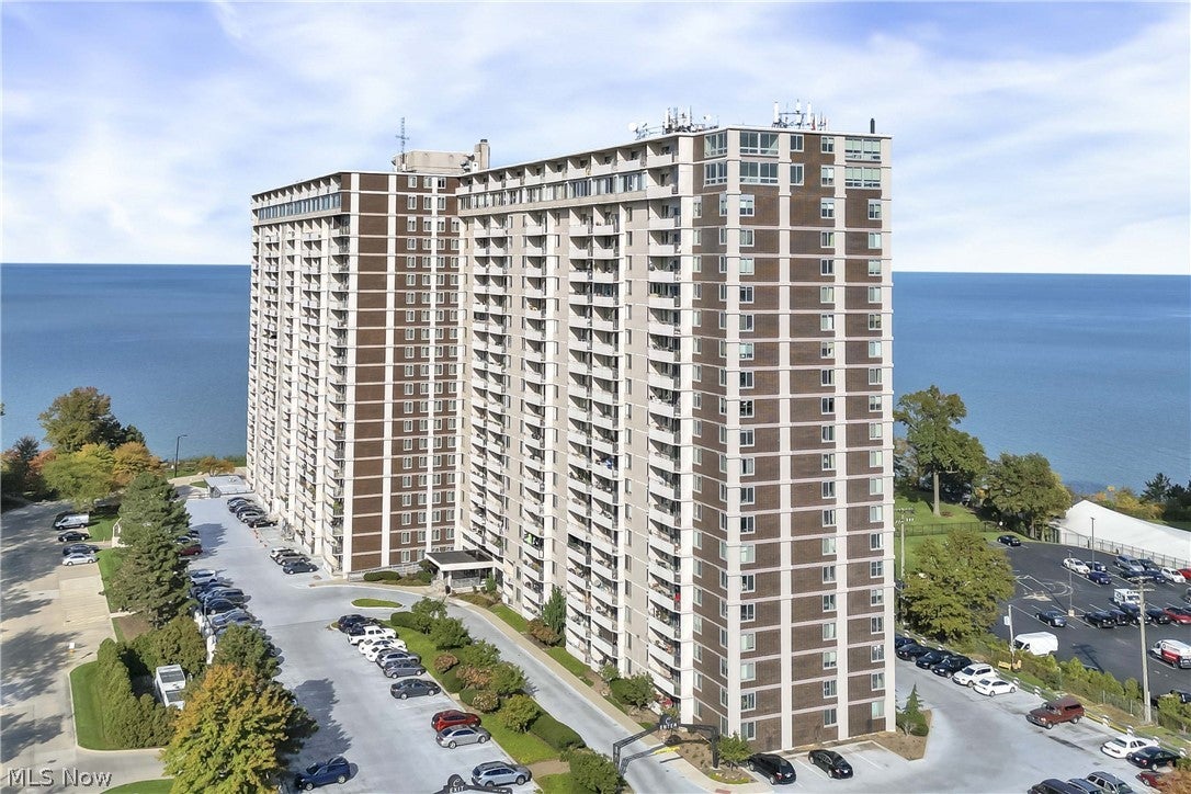 12900 Lake Avenue 809 — photo