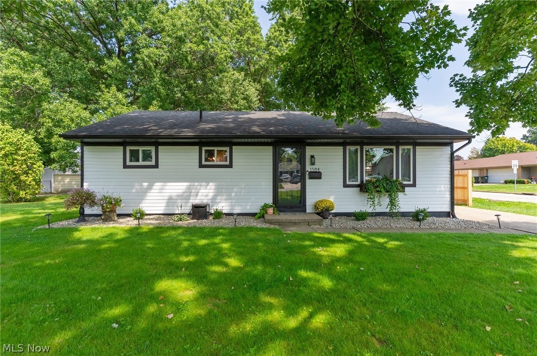 1584 Ridgewood Drive — photo