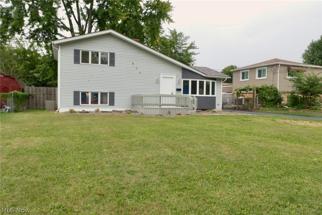 911 West Drive — photo
