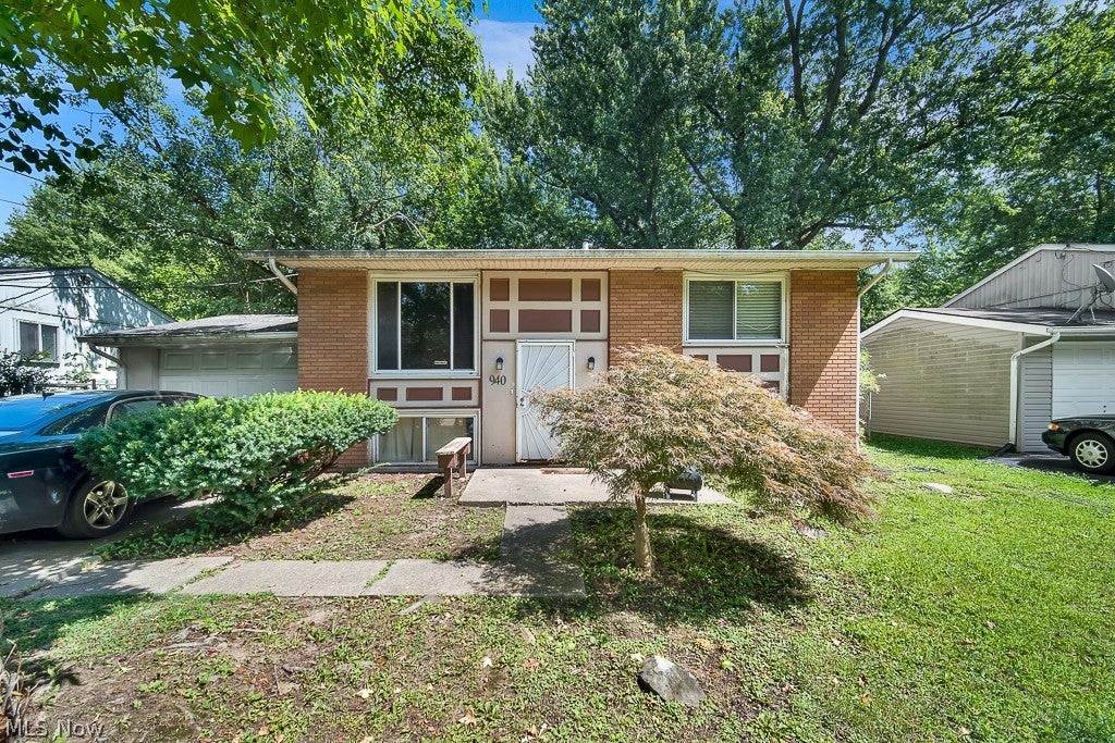 940 Lovers Lane NW — photo