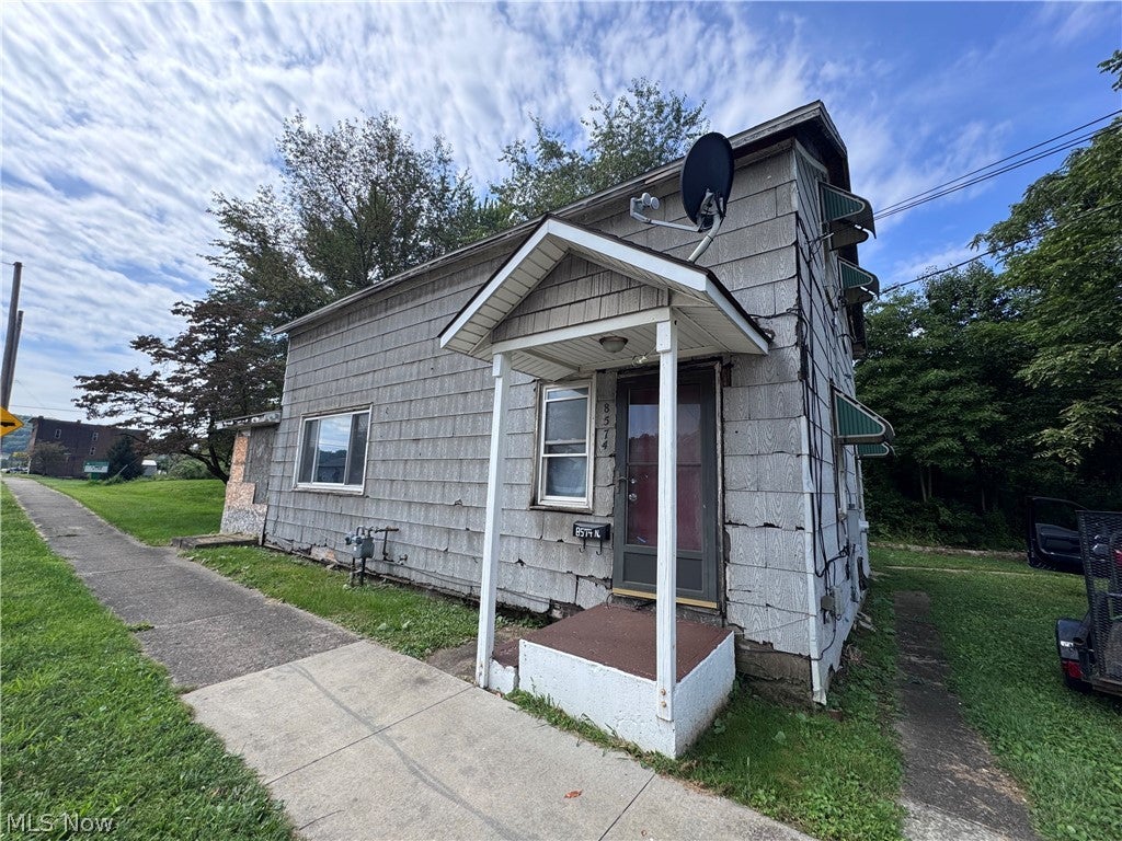 8574 N High Street — photo