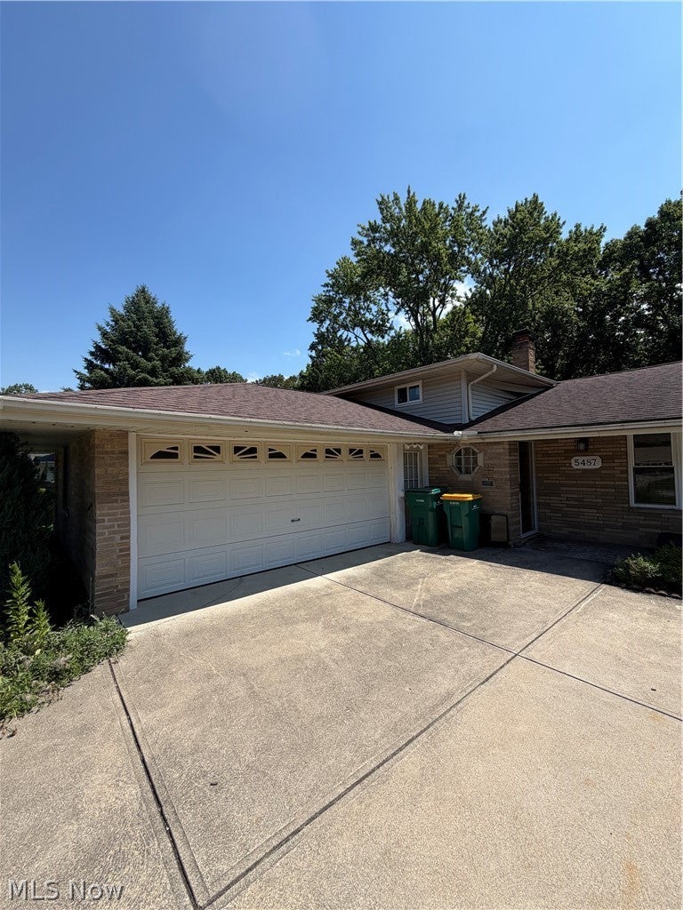 5487 Beacon Hill Court — photo