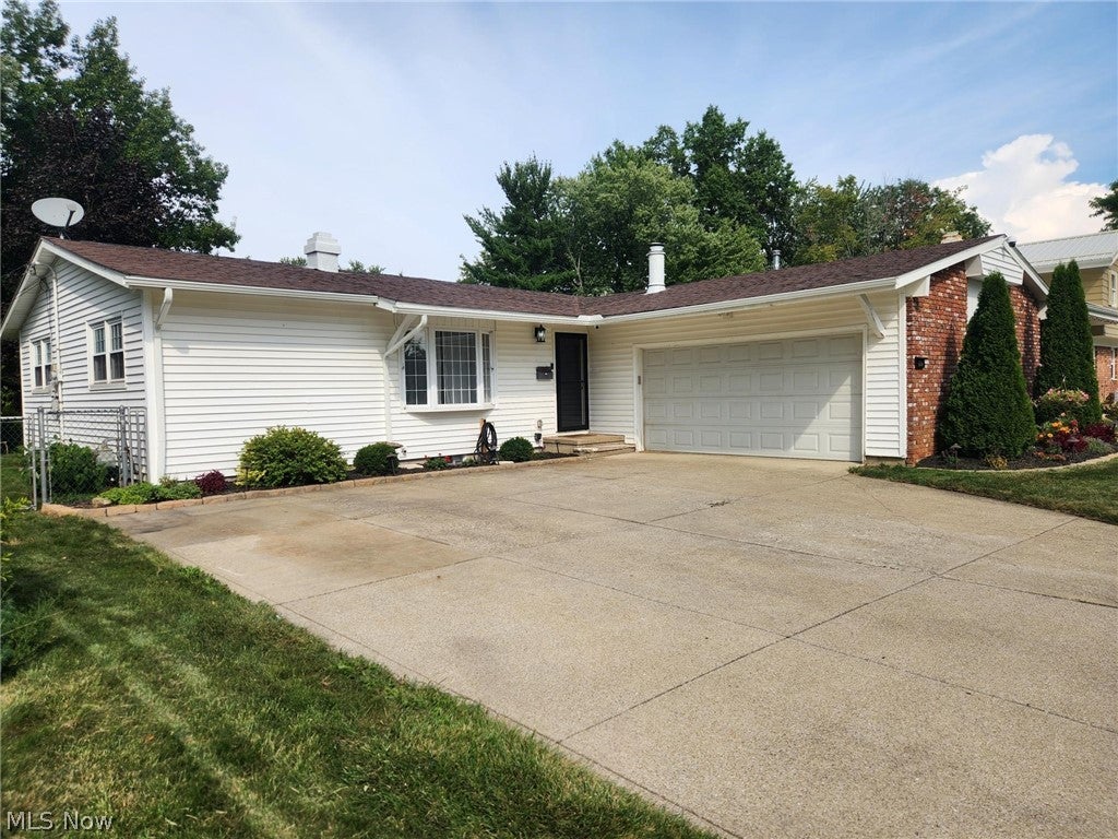 376 Wallace Drive — photo