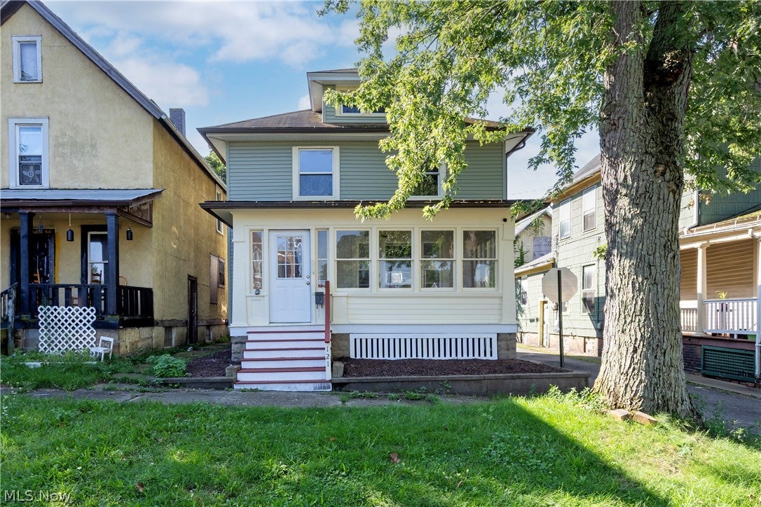 121 Chestnut Avenue NE — photo