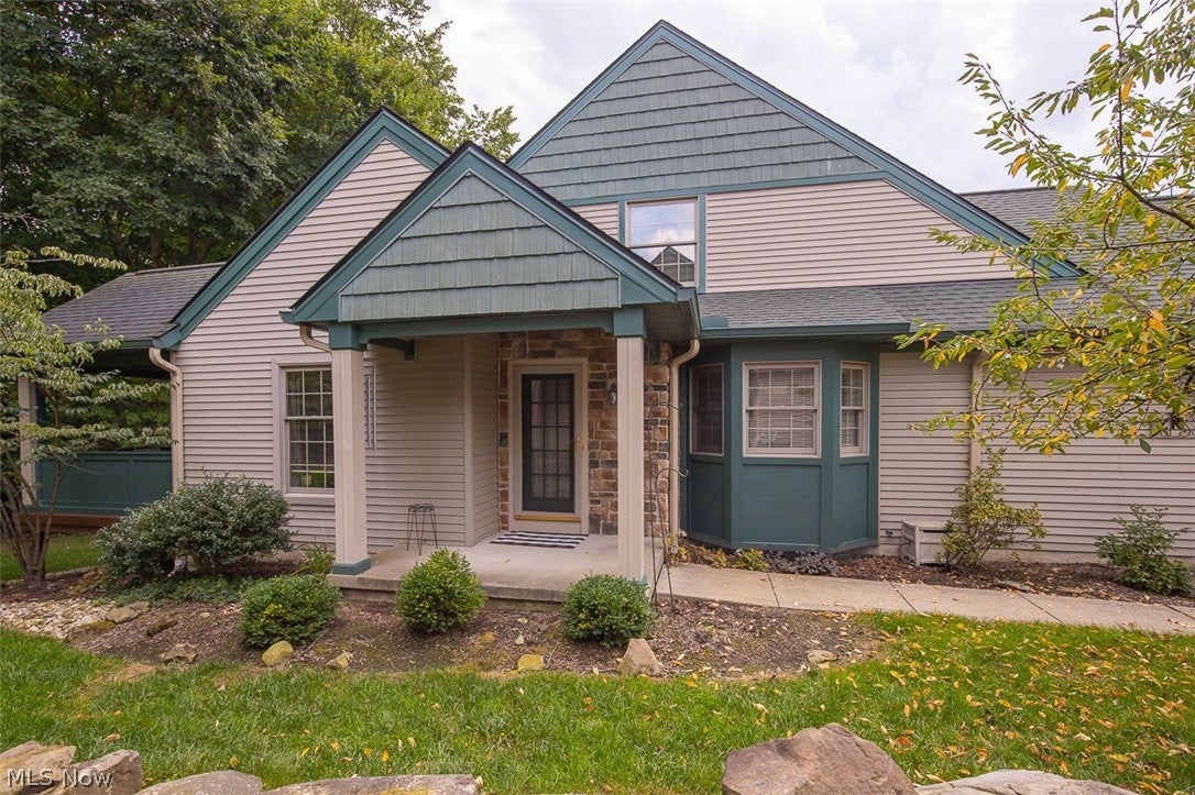 904 Hampton Court — photo