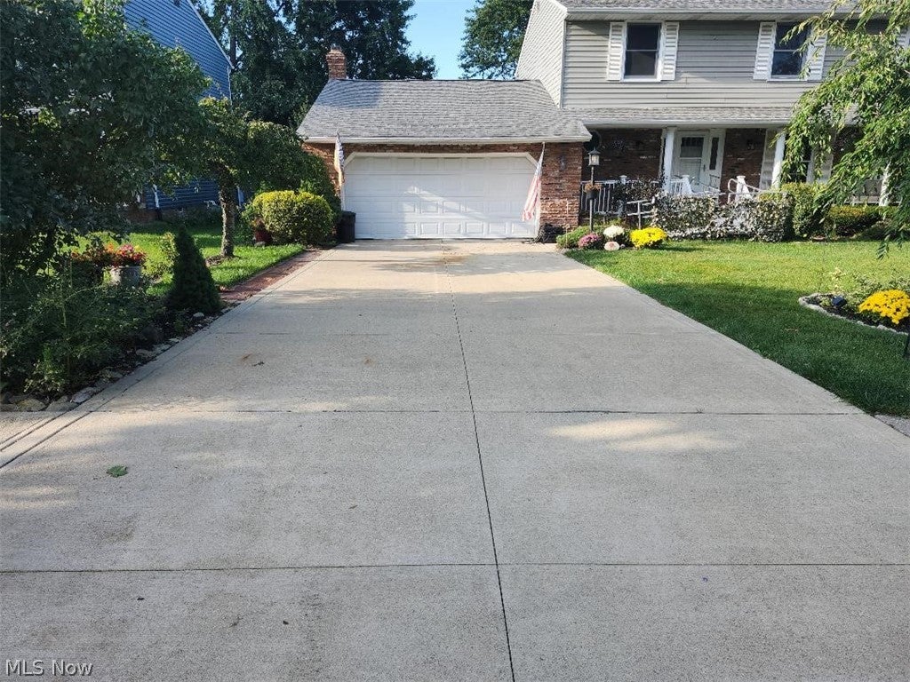 Home in Middleburg Heights, OH 44130 — photo 2