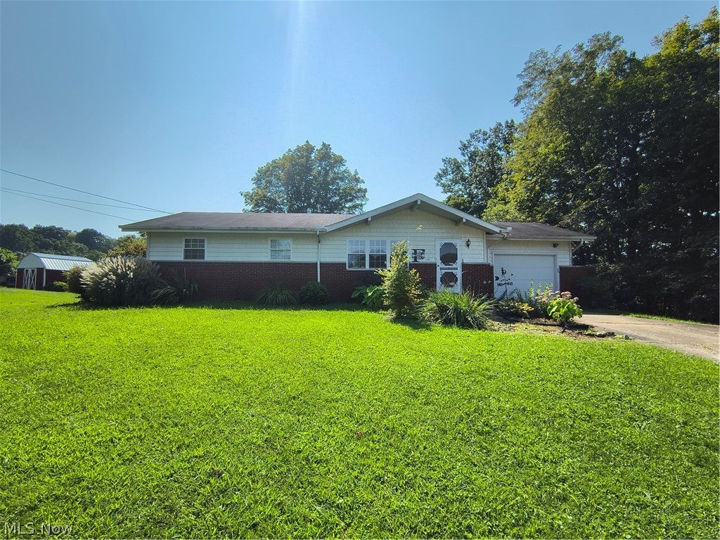 1380 Mount Tom Road — photo