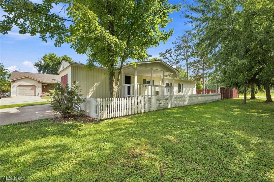 405 Palomino Court — photo