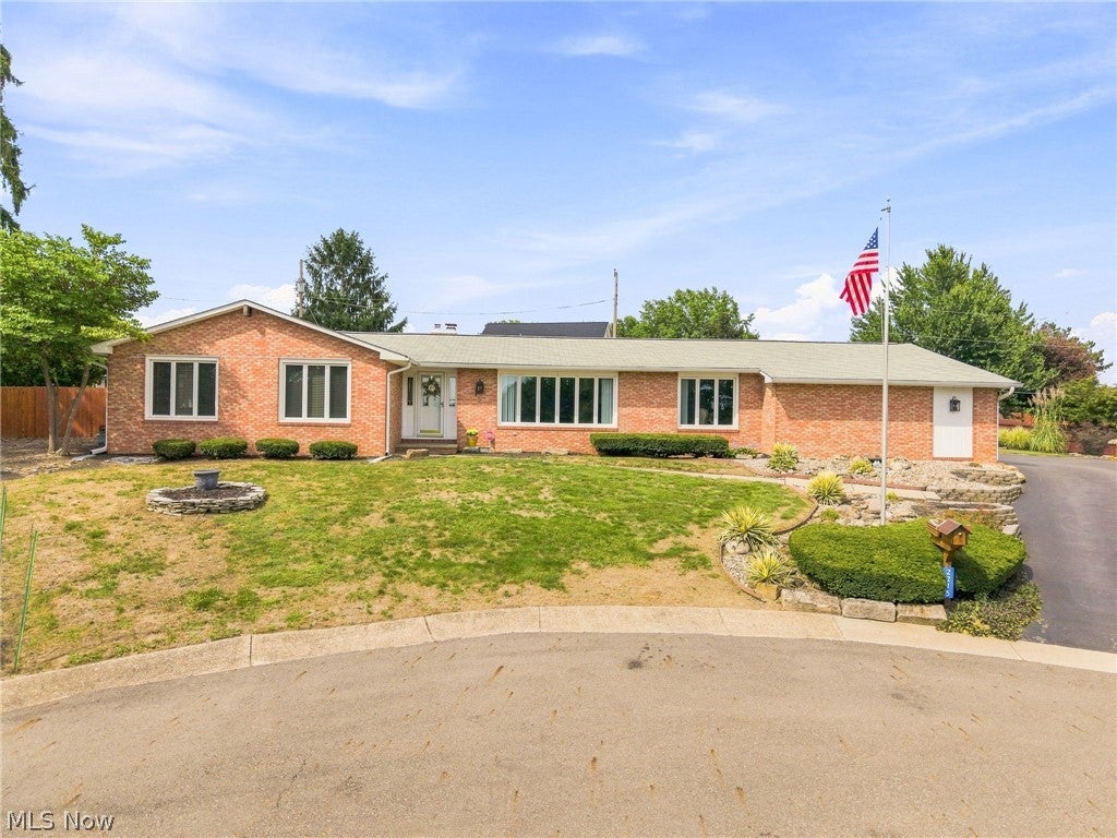 2215 Tamarack Circle NE — photo