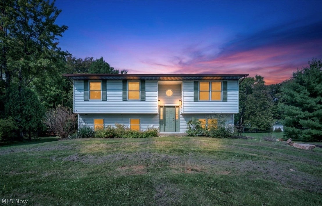 10142 Hillcrest Road — photo