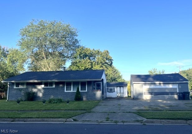 902 Warrington Road — photo