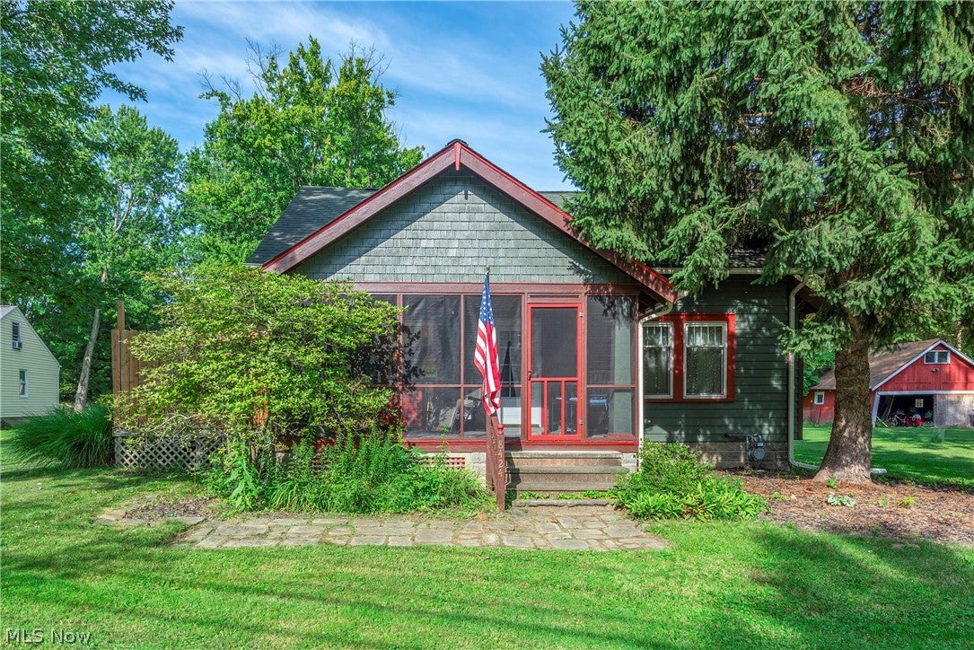 8424 Usher Road — photo