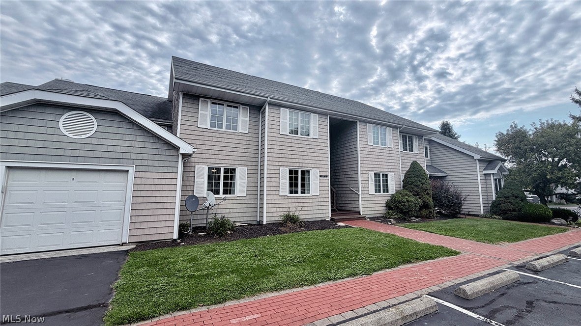 111 W Lakeshore 4B — photo