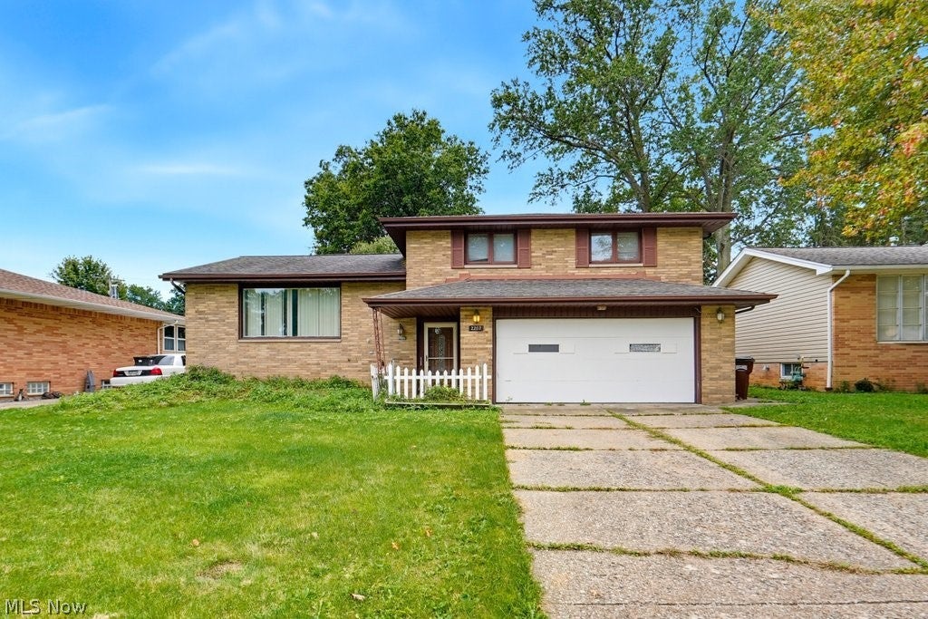 2207 Oaklawn Drive — photo