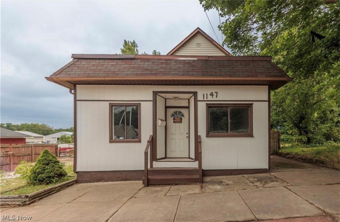 1147 Newton Street — photo