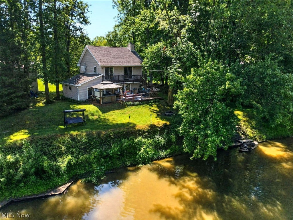 555 W River View Drive — photo