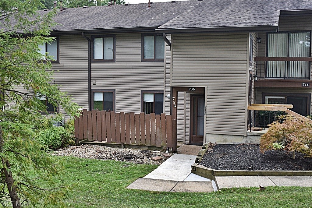 736 Kirkwall Drive 40 a — photo