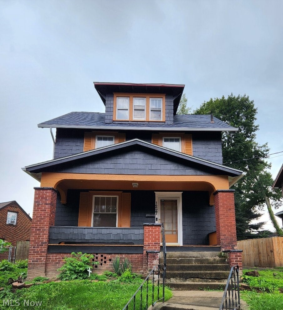 1227 Mcgregor Avenue NW — photo