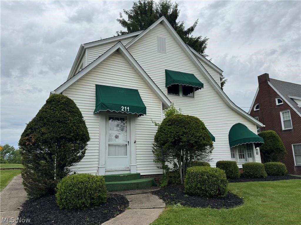 211 E Main Street — photo