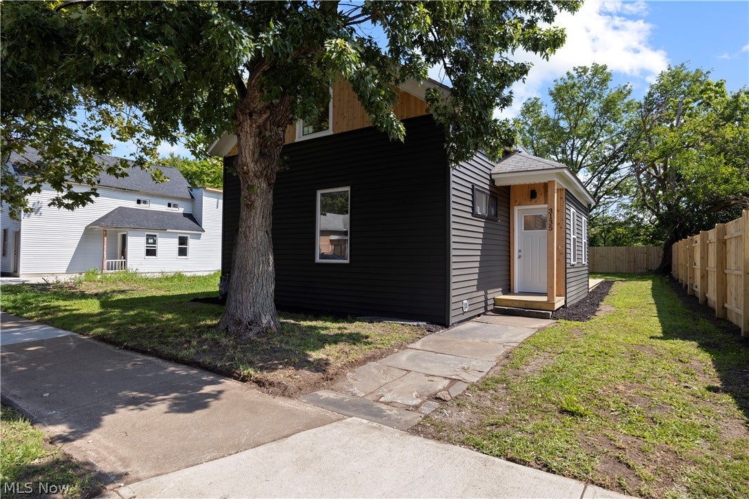 3135 W 16th Street — photo