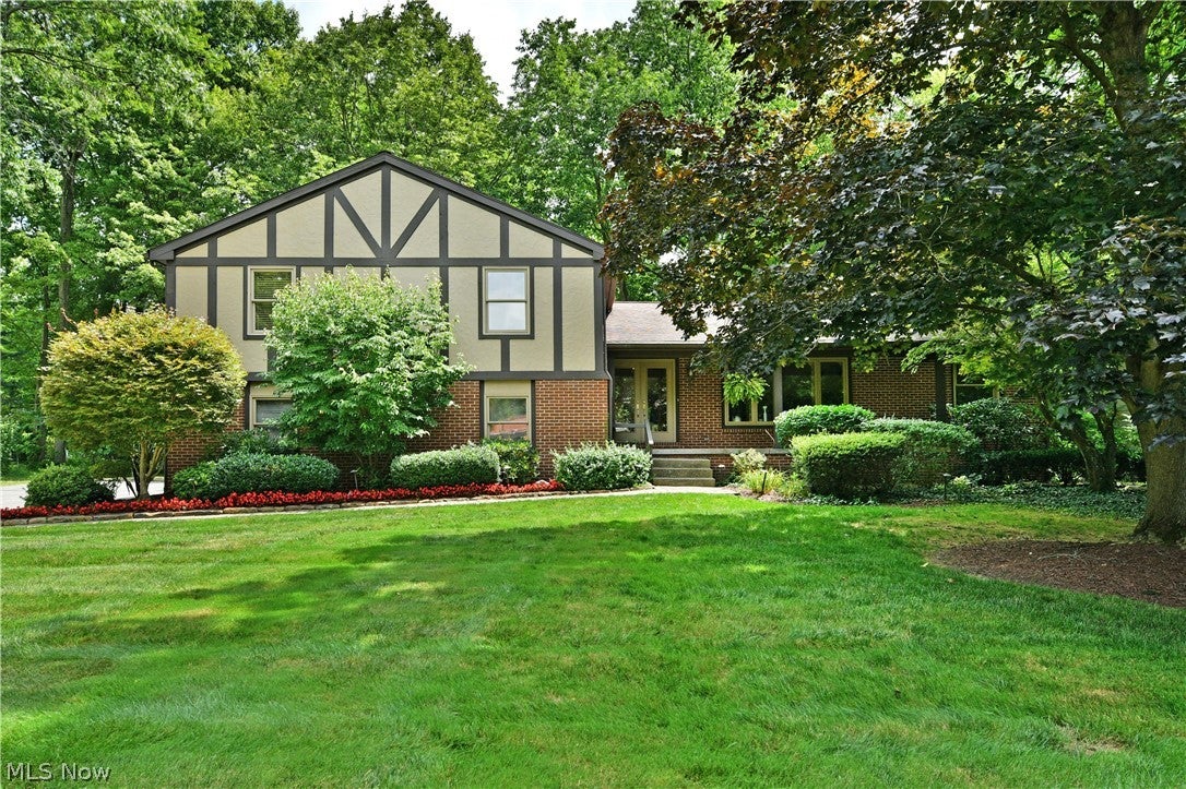 5597 Engleton Lane — photo
