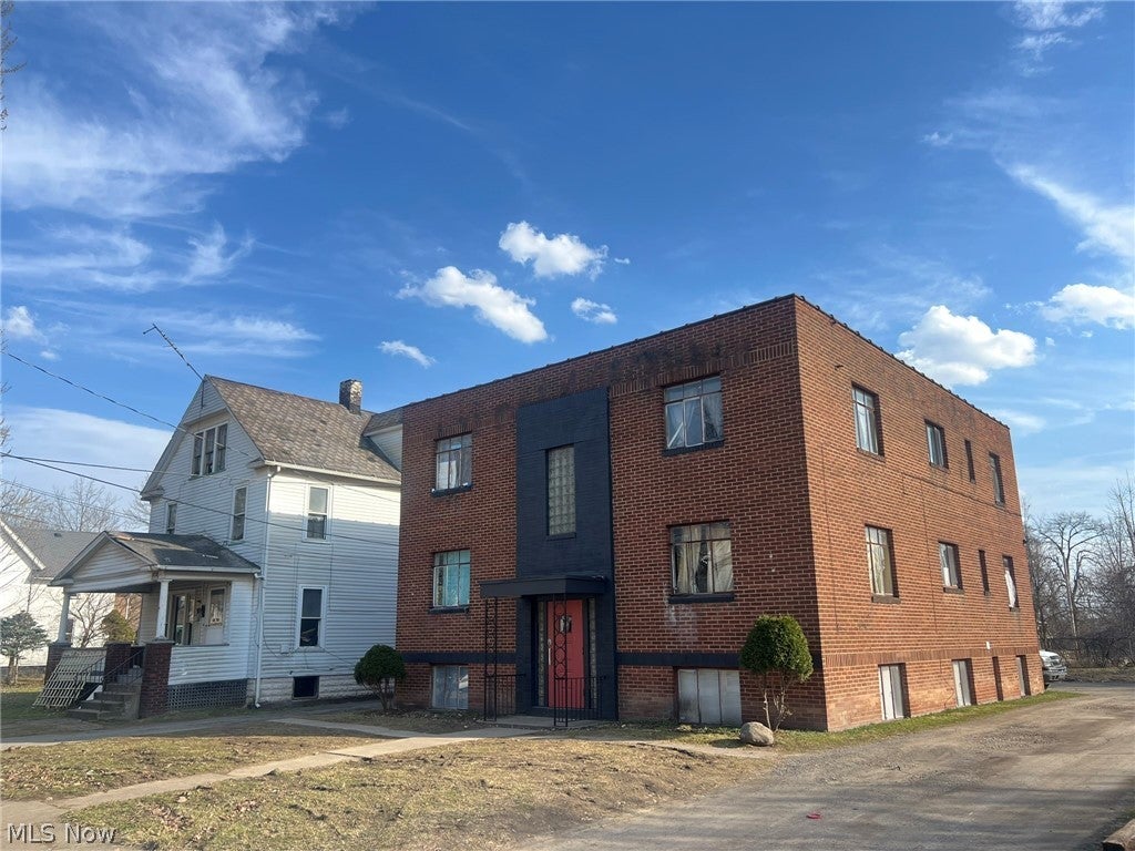 300-306 Scott Street NE — photo