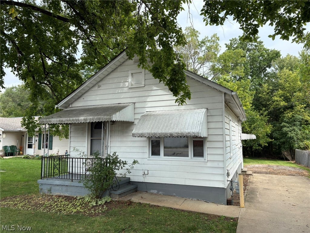 4031 Elyria Avenue — photo