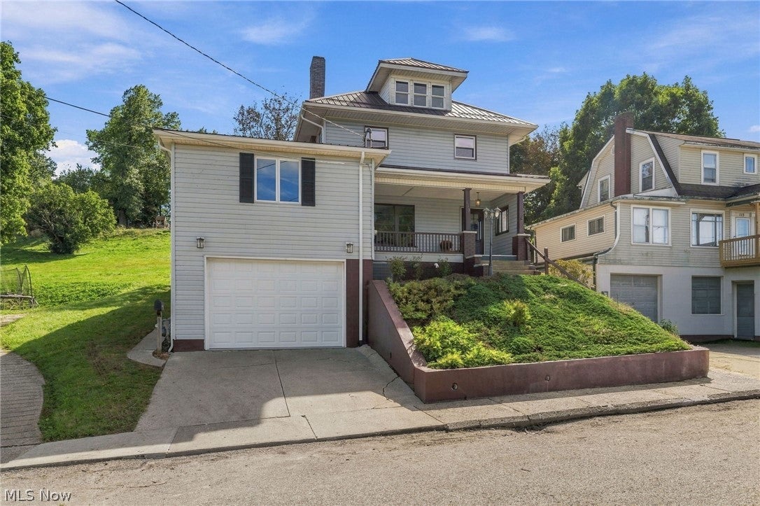 113 W 1st Street — photo