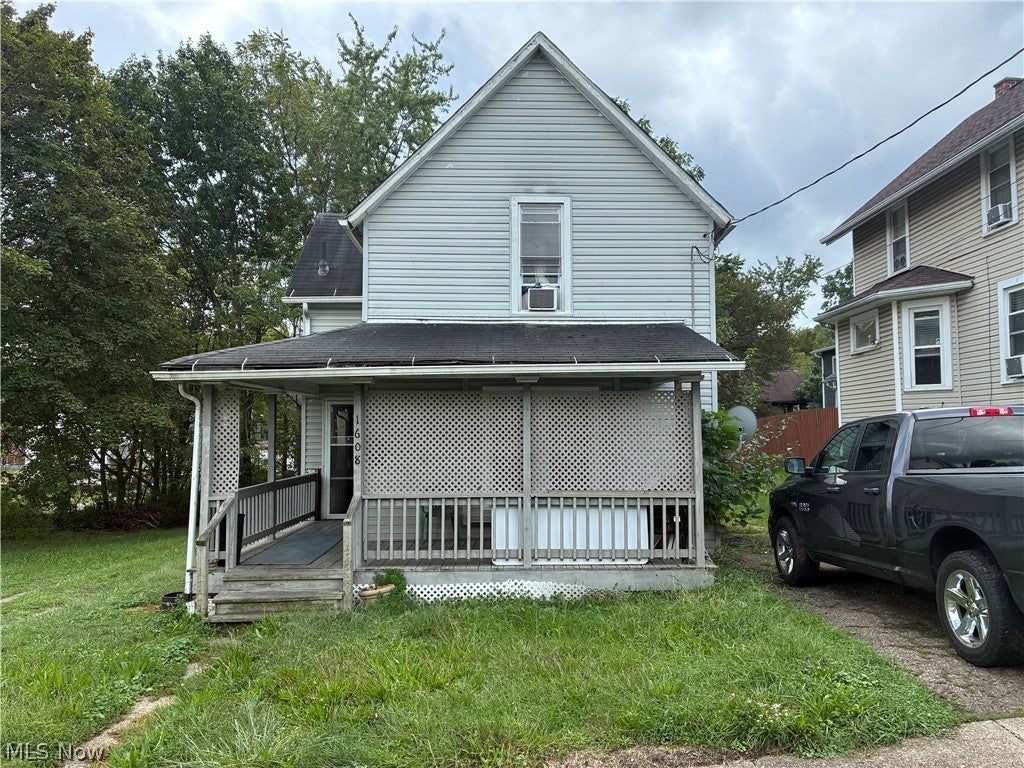 1608 Glendale Place NE — photo