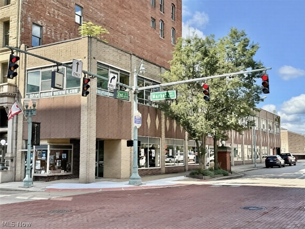 201 Market Avenue S — photo
