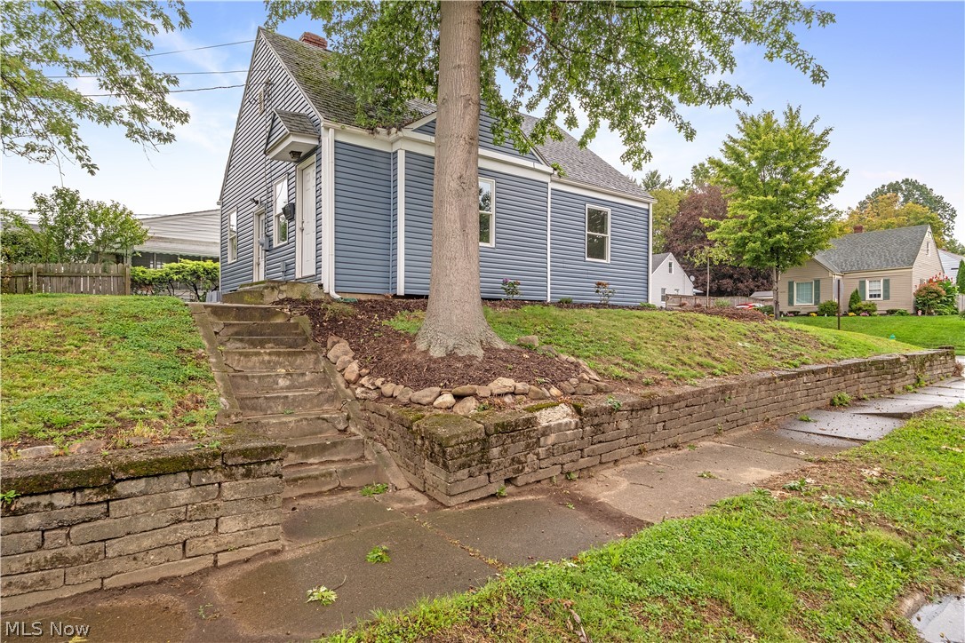 137 E Rosewood Avenue — photo