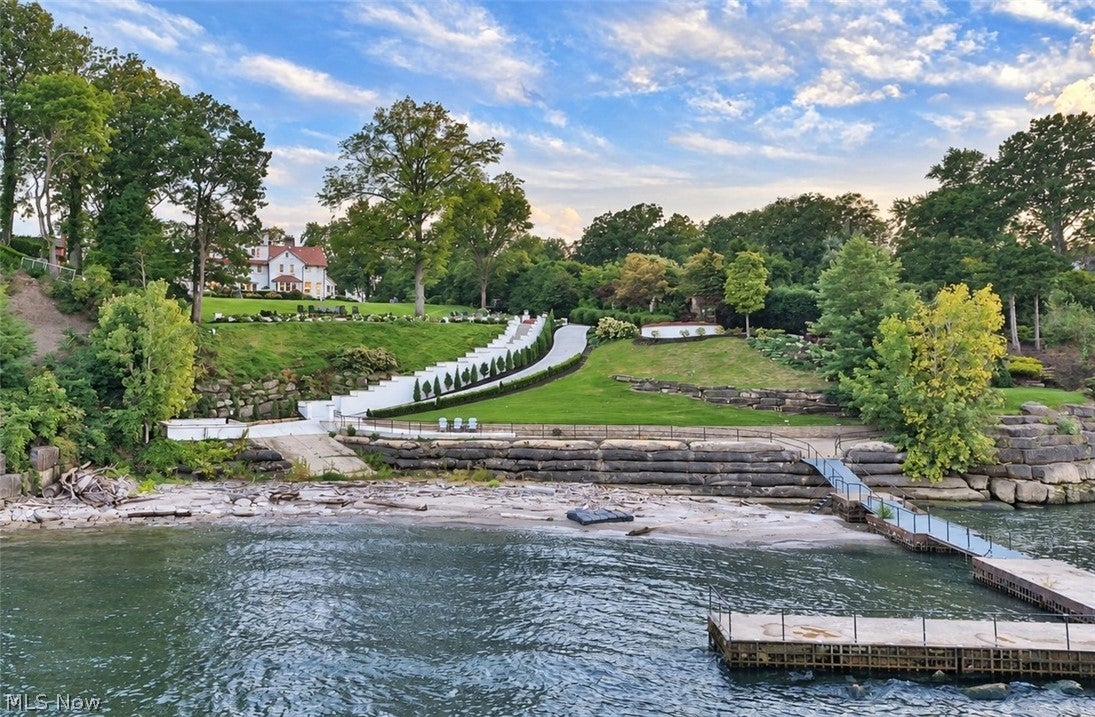 11006 Edgewater Drive — photo
