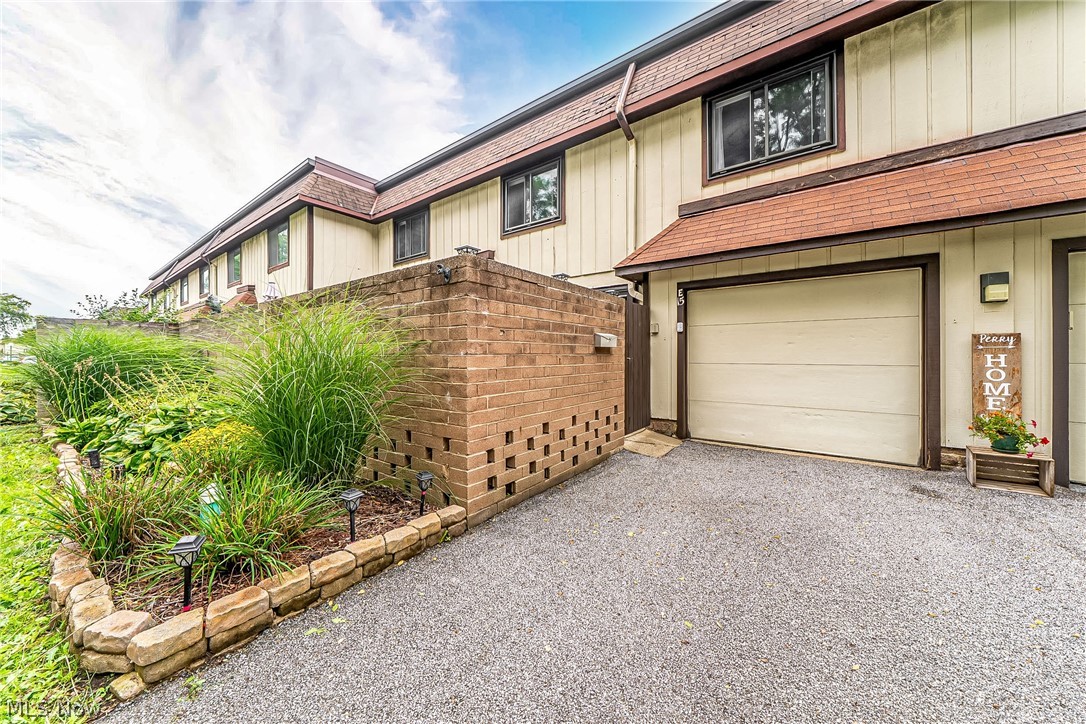 9956 Johnnycake Ridge Road Unit E15 — photo