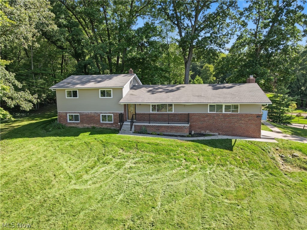 11121 Lafayette Drive NW — photo