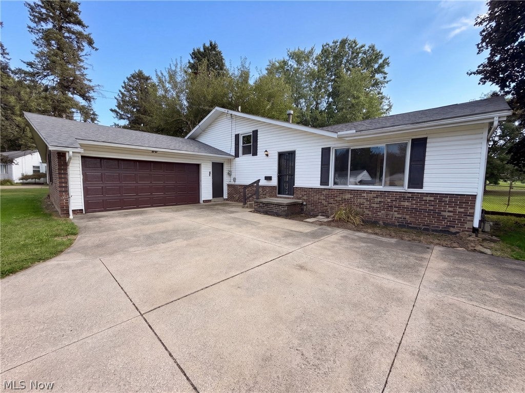 1065 Easton Drive — photo